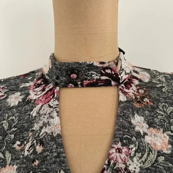 🔥HOST PICK🔥 Francesca’s Collections Alya mock neck dress - Picture 2 of 5